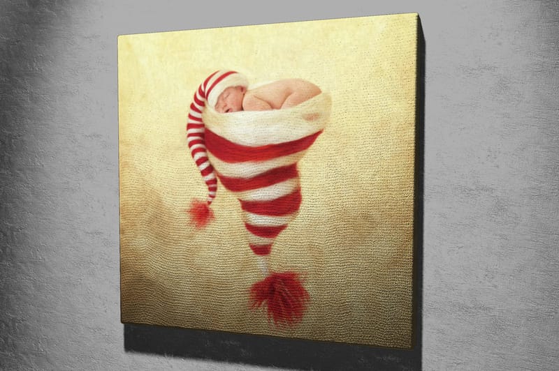 Canvastavla 45x45 cm - Nyfödd baby i en julig mössa med röd-vita ränder - Röd / Vit / Beige - Inredning - Tavlor & konst - Canvastavlor