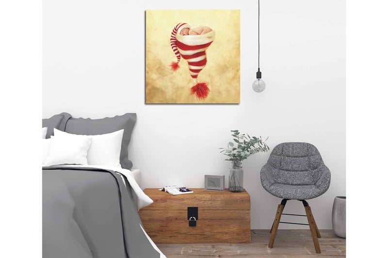 Canvastavla 45x45 cm - Nyfödd baby i en julig mössa med röd-vita ränder - Röd / Vit / Beige - Inredning - Tavlor & konst - Canvastavlor