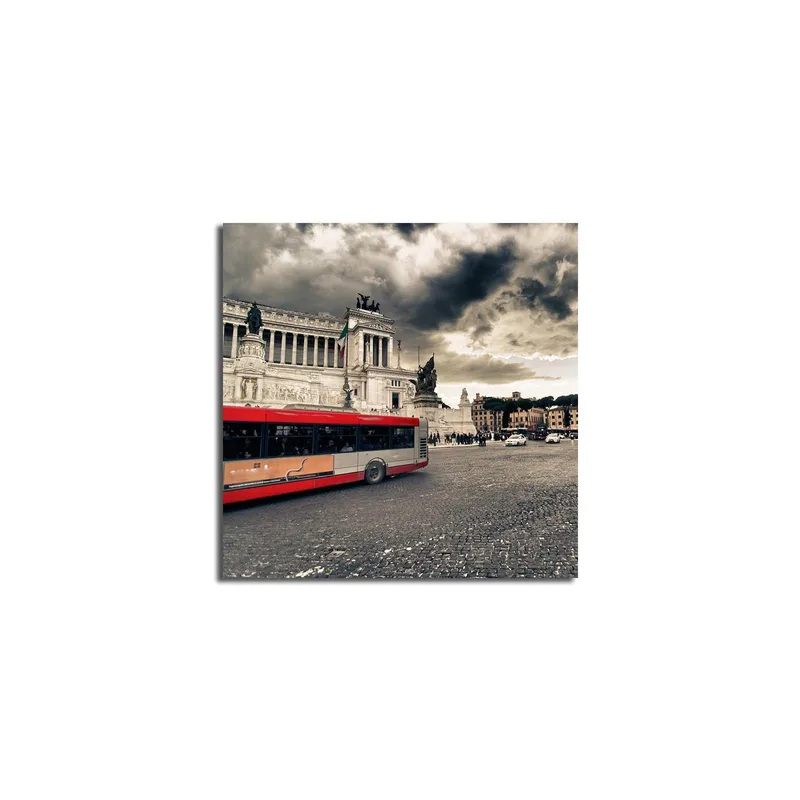 Canvastavla 45x45 cm - Röd stadsbuss på en torg med historisk arkitektur och dramatiska moln, Röd / Grå / Beige