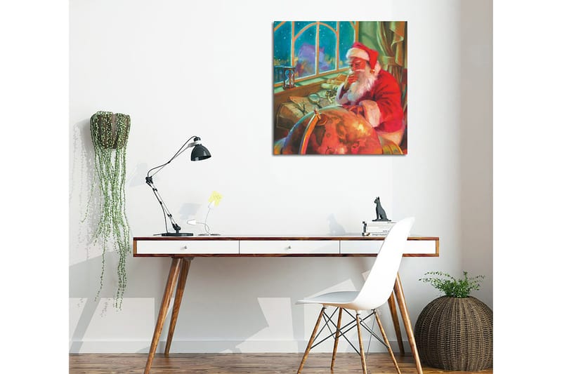 Canvastavla 45x45 cm - Reflekterande jultomte vid ett skrivbord med en glob och papper - Röd / Grön / Beige - Inredning - Tavlor & konst - Canvastavlor