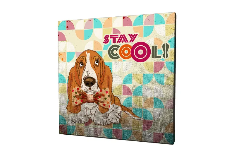 Canvastavla 45x45 cm - Söt bassetthund med en prydlig fluga - Orange / Blå / Beige - Inredning - Tavlor & konst - Canvastavlor