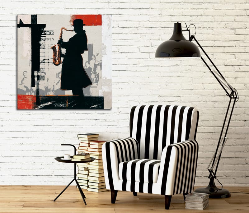 Canvastavla 45x45 cm - Silhuett av en saxofonist i en urban miljö - Svart / Röd / Beige - Inredning - Tavlor & konst - Canvastavlor