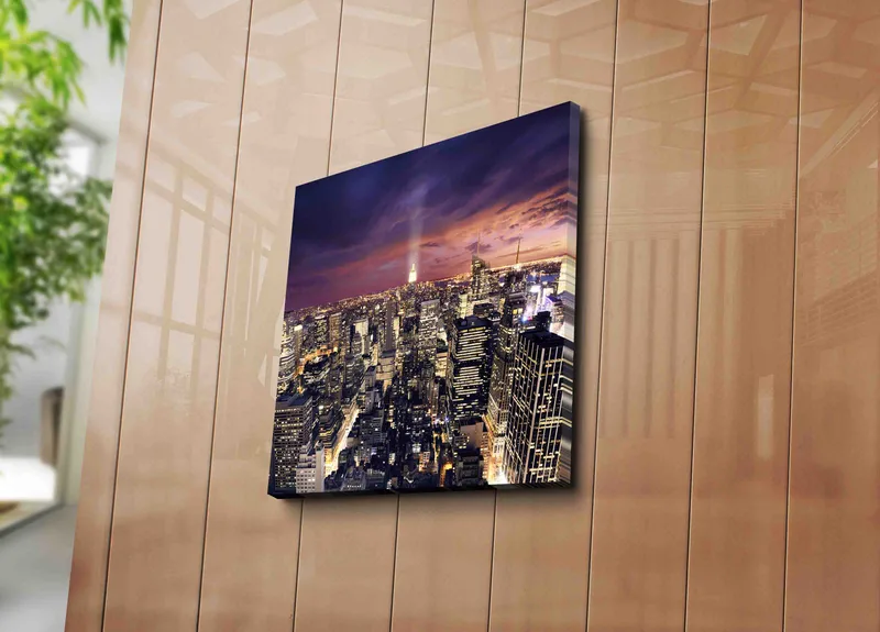 Canvastavla 45x45 cm - Storslagen vy över en stad i skymning med glittrande ljus - Mörkblå / Lila / Guld - Inredning - Tavlor & konst - Canvastavlor