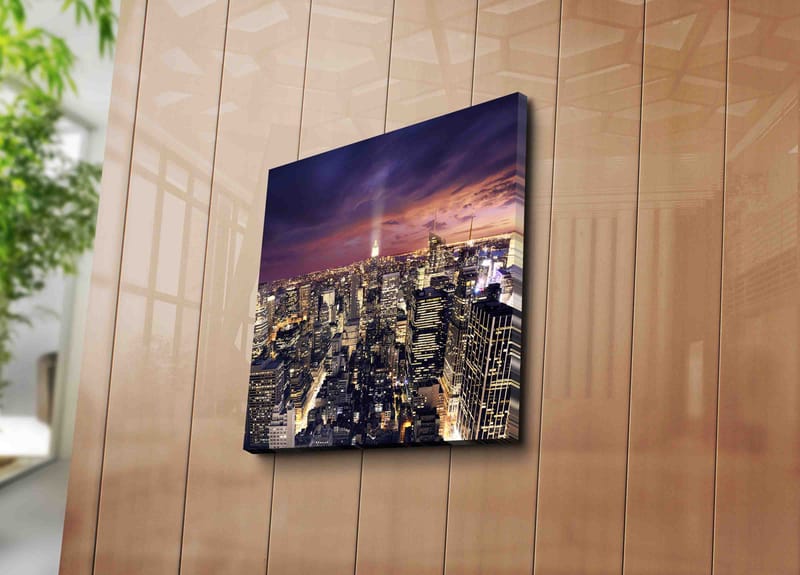 Canvastavla 45x45 cm - Storslagen vy över en stad i skymning med glittrande ljus - Mörkblå / Lila / Guld - Inredning - Tavlor & konst - Canvastavlor