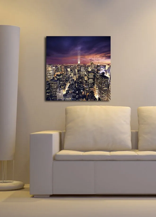 Canvastavla 45x45 cm - Storslagen vy över en stad i skymning med glittrande ljus - Mörkblå / Lila / Guld - Inredning - Tavlor & konst - Canvastavlor