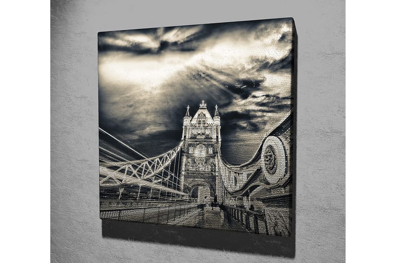 Canvastavla 45x45 cm - Svartvit bild av Tower Bridge med dramatiska moln i bakgrunden - Svart / Vit / Grå - Inredning - Tavlor & konst - Canvastavlor