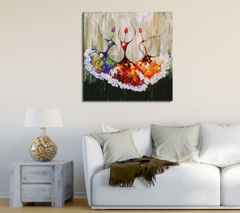 Canvastavla 45x45 cm - Tre stiliserade dansare i färgglada klänningar - Röd / Blå / Orange - Inredning - Tavlor & konst - Canvastavlor