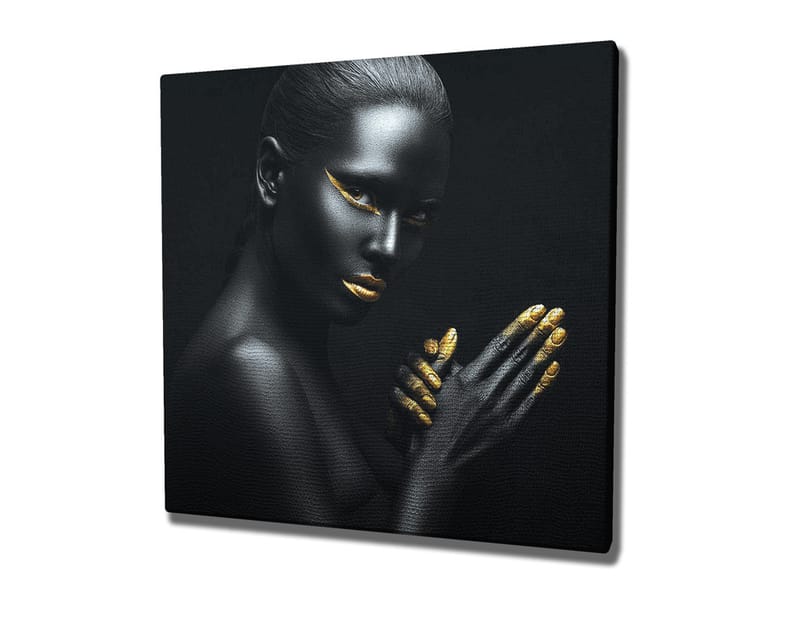 Canvastavla 45x45 cm - Porträtt av en kvinna med svart hud och guldiga detaljer - Svart / Guld - Inredning - Tavlor & konst - Canvastavlor