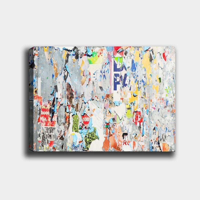Canvastavla 70x100 cm - Abstrakt komposition av färgglada, slitna affischer och klistermärken som skapar en dynamisk och texturerad yta - Grå / Blå / Orange - Inredning - Tavlor & konst - Canvastavlor
