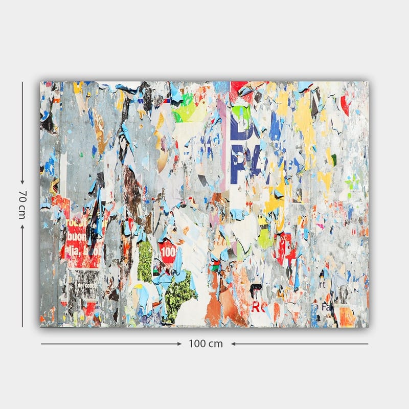 Canvastavla 70x100 cm - Abstrakt komposition av färgglada, slitna affischer och klistermärken som skapar en dynamisk och texturerad yta - Grå / Blå / Orange - Inredning - Tavlor & konst - Canvastavlor