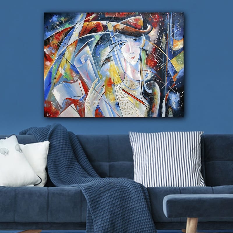 Canvastavla 70x100 cm - Abstrakt kvinna med rullad pergament i handen, omgiven av färgglada former och linjer - Blå / Röd / Vit - Inredning - Tavlor & konst - Canvastavlor