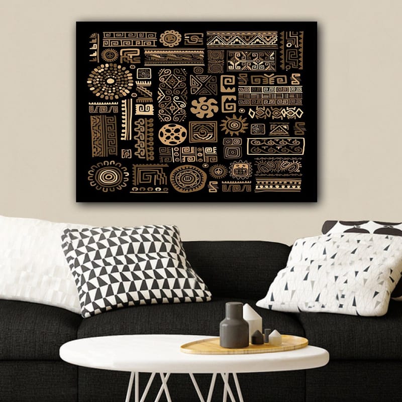 Canvastavla 70x100 cm - Abstrakt mönster med geometriska former och symboler i guld mot en svart bakgrund - Guld / Svart - Inredning - Tavlor & konst - Canvastavlor