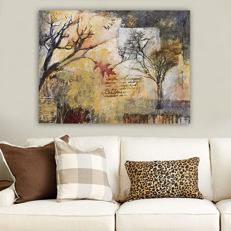 Canvastavla 70x100 cm - Abstrakt skildring av träd i höstlandskap med inslag av text och färgglada löv - Guld / Brun / Svart - Inredning - Tavlor & konst - Canvastavlor