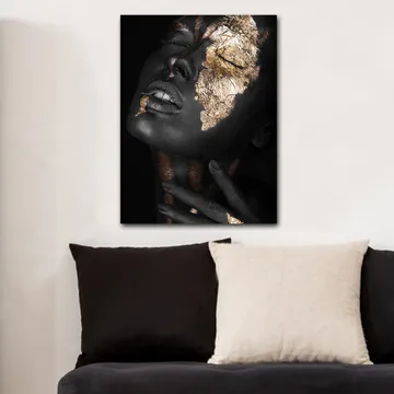Canvastavla 70x100 cm - Ansiktsporträtt med guldblad som framhäver ansiktets konturer och uttryck - Svart / Guld - Inredning - Tavlor & konst - Canvastavlor