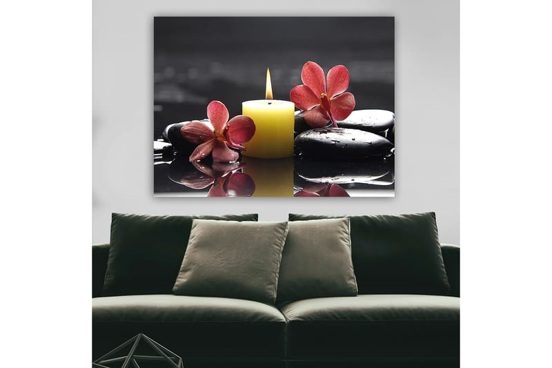 Canvastavla 70x100 cm - Avkopplande komposition med en tänd ljuslykta, svarta stenar och rosa blommor - Gul / Rosa / Svart - Inredning - Tavlor & konst - Canvastavlor