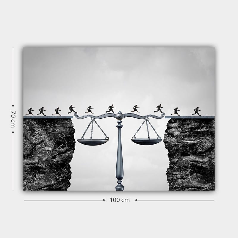 Canvastavla 70x100 cm - Balansvåg som symboliserar rättvisa, med små figurer som springer över en avgrund - Svart / Grå / Silver - Inredning - Tavlor & konst - Canvastavlor