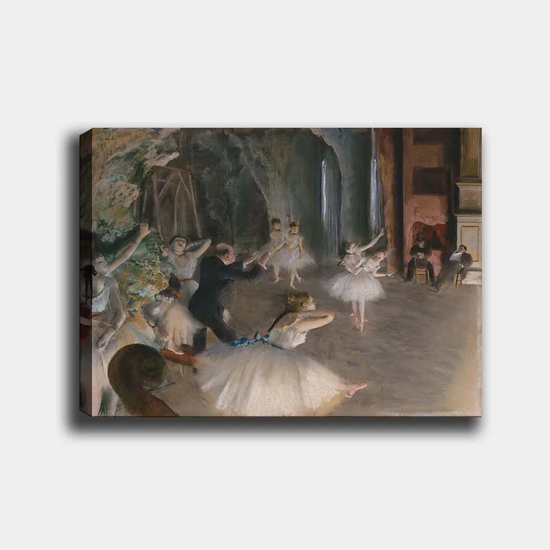 Canvastavla 70x100 cm - Balettföreställning med dansare i tutus som övar under ledning av en koreograf - Ljusblå / Vit / Beige - Inredning - Tavlor & konst - Canvastavlor