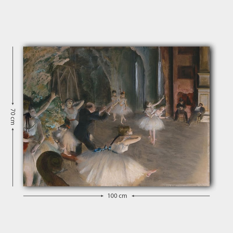 Canvastavla 70x100 cm - Balettföreställning med dansare i tutus som övar under ledning av en koreograf - Ljusblå / Vit / Beige - Inredning - Tavlor & konst - Canvastavlor