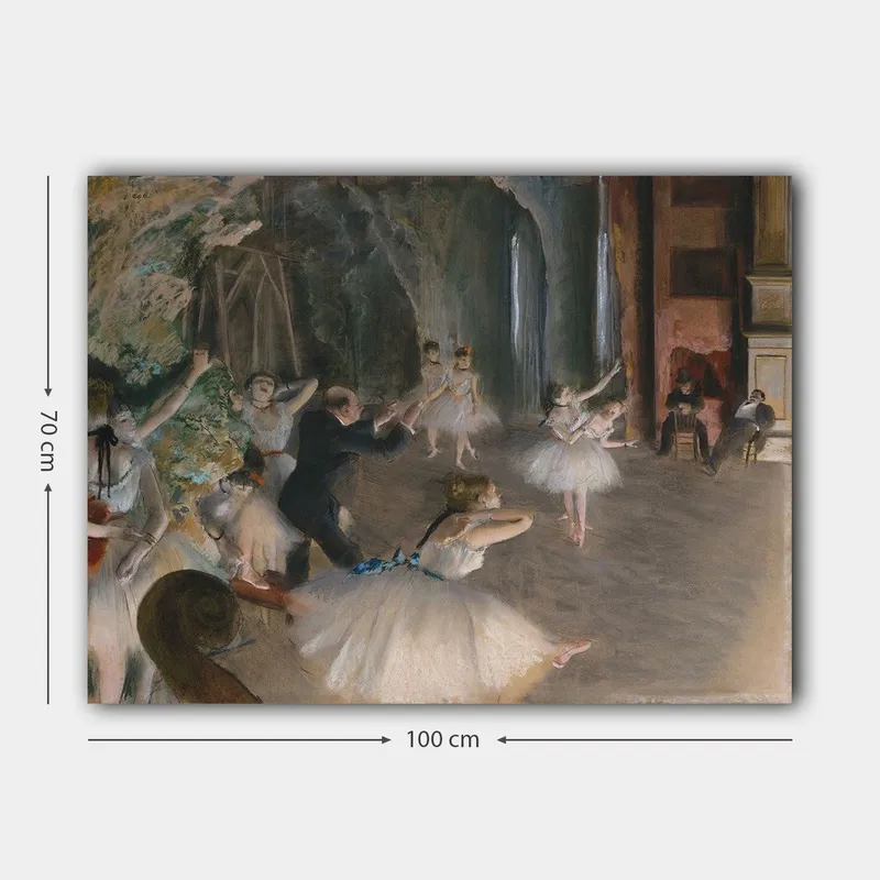 Canvastavla 70x100 cm - Balettföreställning med dansare i tutus som övar under ledning av en koreograf - Ljusblå / Vit / Beige - Inredning - Tavlor & konst - Canvastavlor