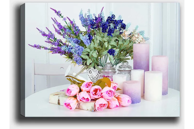 Canvastavla 70x100 cm - Blomsterarrangemang med rosa rosor och lila blommor i en vit vas - Rosa / Lila / Grön - Inredning - Tavlor & konst - Canvastavlor