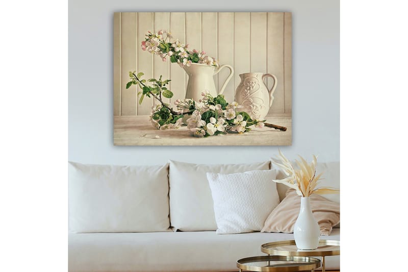 Canvastavla 70x100 cm - Blomsterarrangemang med vita kannor och grenar i en stillsam komposition - Vit / Ljusrosa / Grön - Inredning - Tavlor & konst - Canvastavlor