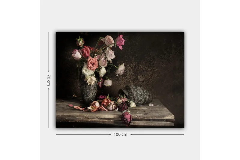 Canvastavla 70x100 cm - Bukett av färgglada rosor i en dekorativ vas, med några blommor som fallit utanför vasen - Rosa / Vit / Mörkröd - Inredning - Tavlor & konst - Canvastavlor