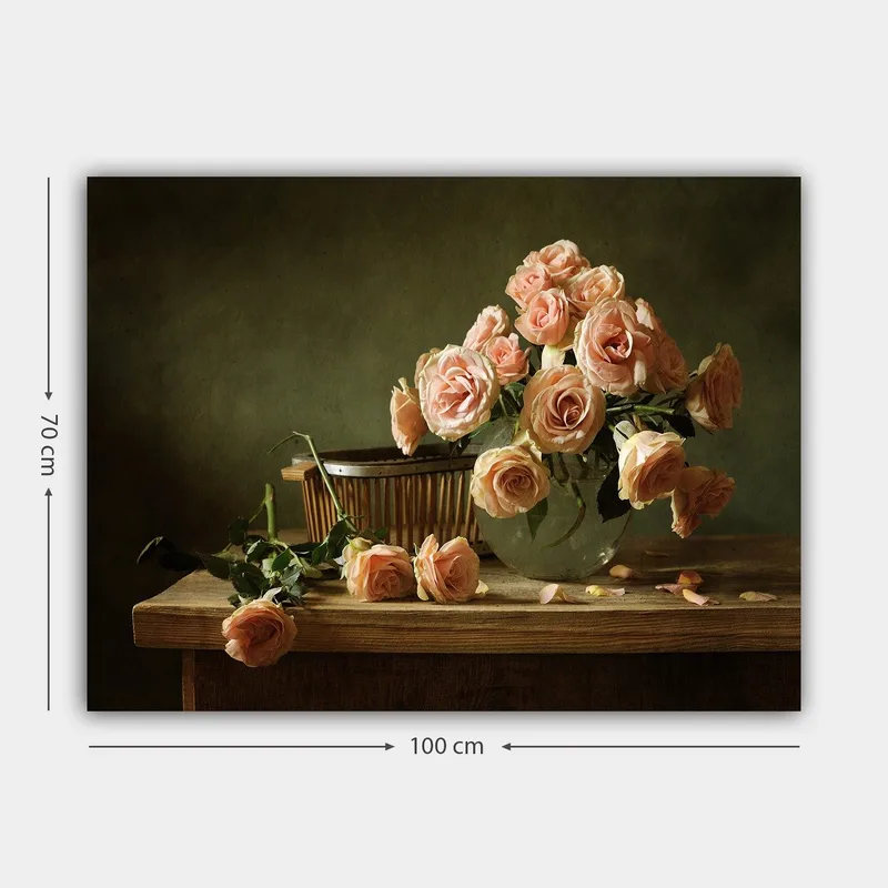 Canvastavla 70x100 cm - Bukett av ljusrosa rosor i en glasvas på ett träbord - Ljusrosa / Grön / Brun - Inredning - Tavlor & konst - Canvastavlor