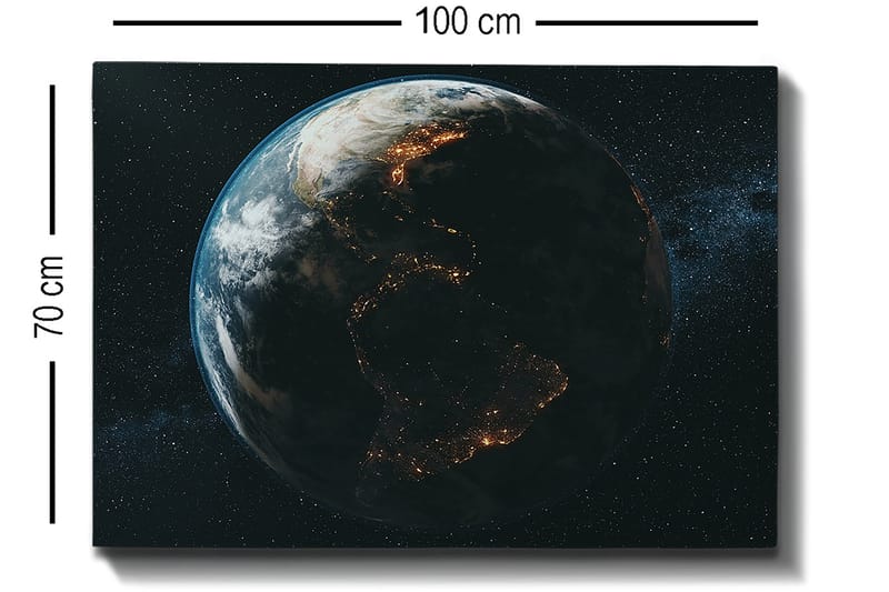 Canvastavla 70x100 cm - Detaljerad avbildning av jorden sedd från rymden, med fokus på kontinenternas former och ljus från städerna - Mörkblå / Grön / Vit - Inredning - Tavlor & konst - Canvastavlor