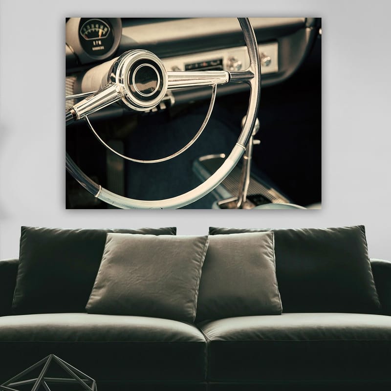 Canvastavla 70x100 cm - Detaljerad närbild av en klassisk bilratts designad med eleganta linjer och kromade ytor - Krom / Vit / Svart - Inredning - Tavlor & konst - Canvastavlor