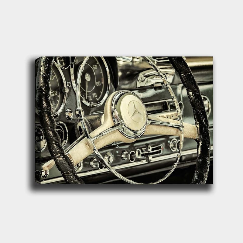 Canvastavla 70x100 cm - Detaljerad närbild av en klassisk bils ratt och instrumentpanel, Silver / Svart / Beige