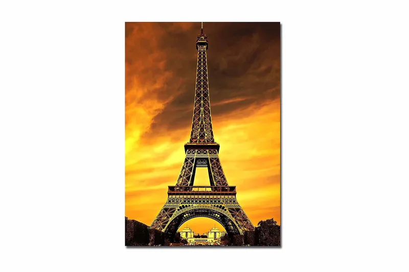 Canvastavla 70x100 cm - Eiffeltornet mot en dramatisk solnedgång - Guld / Orange / Svart - Inredning - Tavlor & konst - Canvastavlor