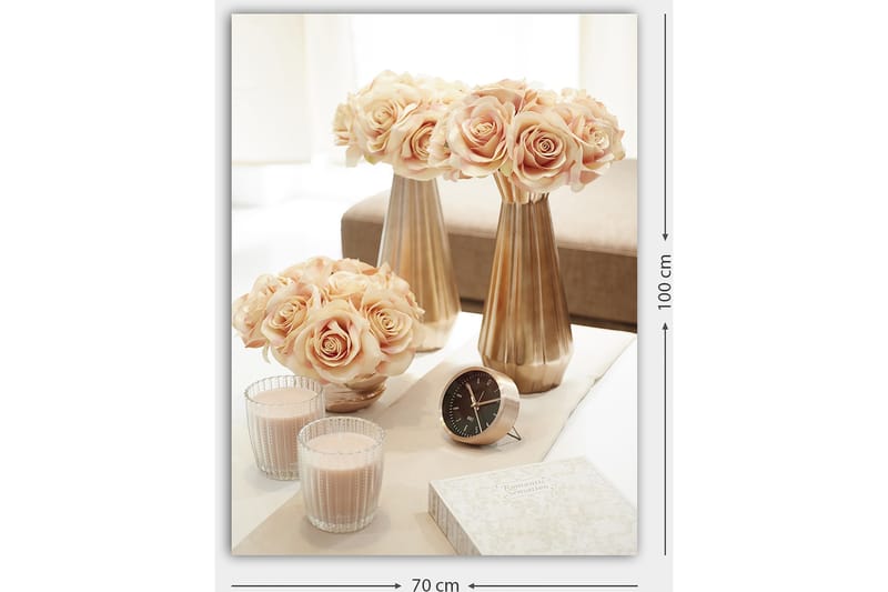 Canvastavla 70x100 cm - Elegant arrangemang av rosor i vaser som skapar en romantisk atmosfär - Ljusrosa / Guld / Beige - Inredning - Tavlor & konst - Canvastavlor
