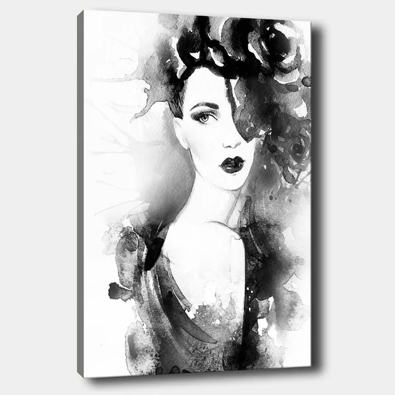 Canvastavla 70x100 cm - Elegant kvinna med mörkt hår och dramatiskt smink, omgiven av svarta blommor - Svart / Grå / Vit - Inredning - Tavlor & konst - Canvastavlor
