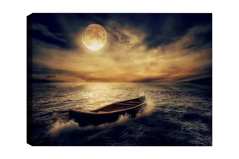 Canvastavla 70x100 cm - Ensam båt glider fram över en spegelblanka sjö under en stor, lysande måne, Mörkblå / Gyllene / Grå