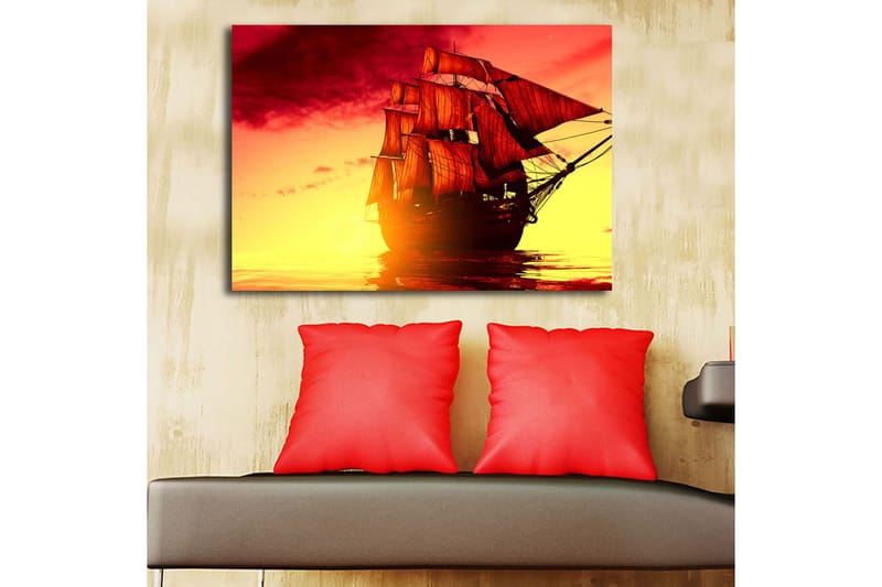 Canvastavla 70x100 cm - Ett majestätiskt segelfartyg med röda segel som navigerar genom en gyllene solnedgång - Röd / Orange / Gul - Inredning - Tavlor & konst - Canvastavlor