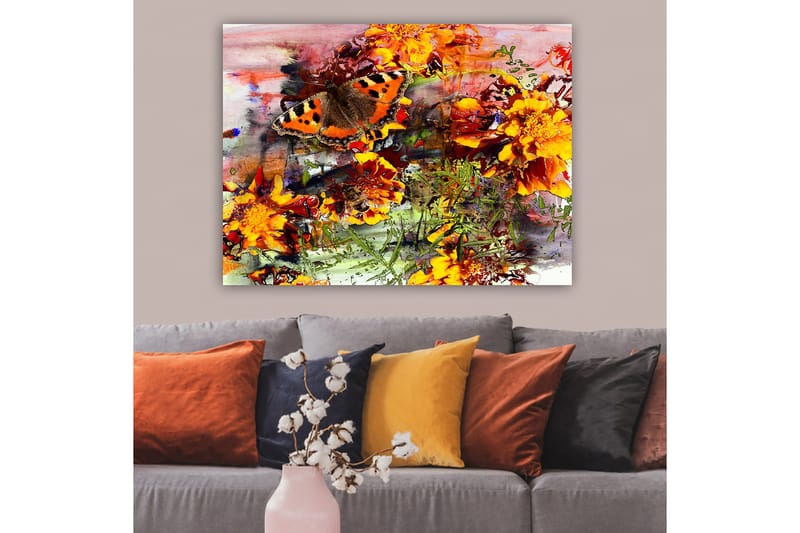 Canvastavla 70x100 cm - Färgglad fjäril som sitter på blommor i en livlig trädgård - Orange / Gult / Grönt - Inredning - Tavlor & konst - Canvastavlor