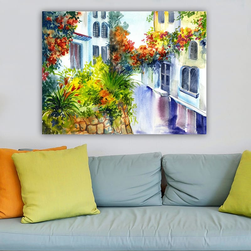 Canvastavla 70x100 cm - Färgglad gata med blommor och grönska i en medelhavsmiljö - Grön / Röd / Blå - Inredning - Tavlor & konst - Canvastavlor