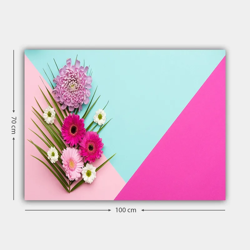 Canvastavla 70x100 cm - Färgglad komposition av blommor mot en geometrisk bakgrund i pastellfärger - Rosa / Ljusblå / Grön - Inredning - Tavlor & konst - Canvastavlor