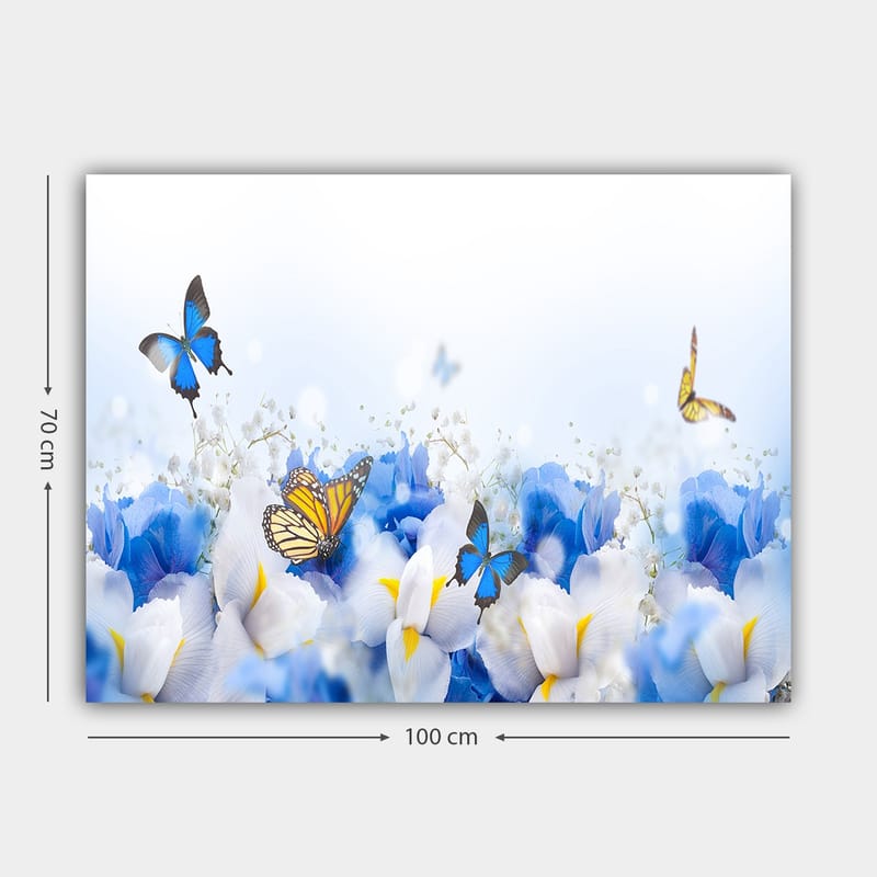 Canvastavla 70x100 cm - Färgglad komposition av fjärilar som svävar över vita och blå blommor - Blå / Vit / Gul - Inredning - Tavlor & konst - Canvastavlor