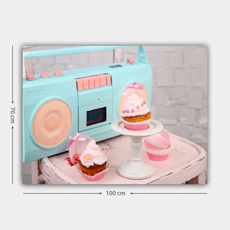 Canvastavla 70x100 cm - Färgglad och lekfull komposition med cupcakes och en retro kassettspelare - Turkos / Rosa / Beige - Inredning - Tavlor & konst - Canvastavlor