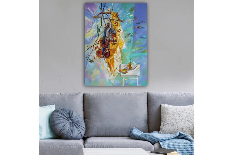 Canvastavla 70x100 cm - Färgglad stilleben med kläder hängande på en galge, omgiven av frukt och blommor - Gul / Blå / Grön - Inredning - Tavlor & konst - Canvastavlor