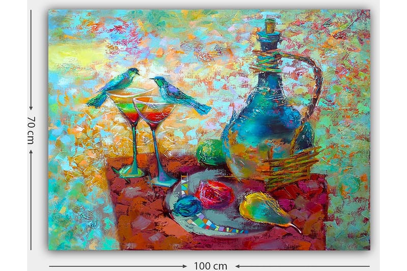 Canvastavla 70x100 cm - Färgglad stillhet med en karaff, två glas och frukter på ett bord, omgiven av fåglar - Turkos / Röd / Gul - Inredning - Tavlor & konst - Canvastavlor