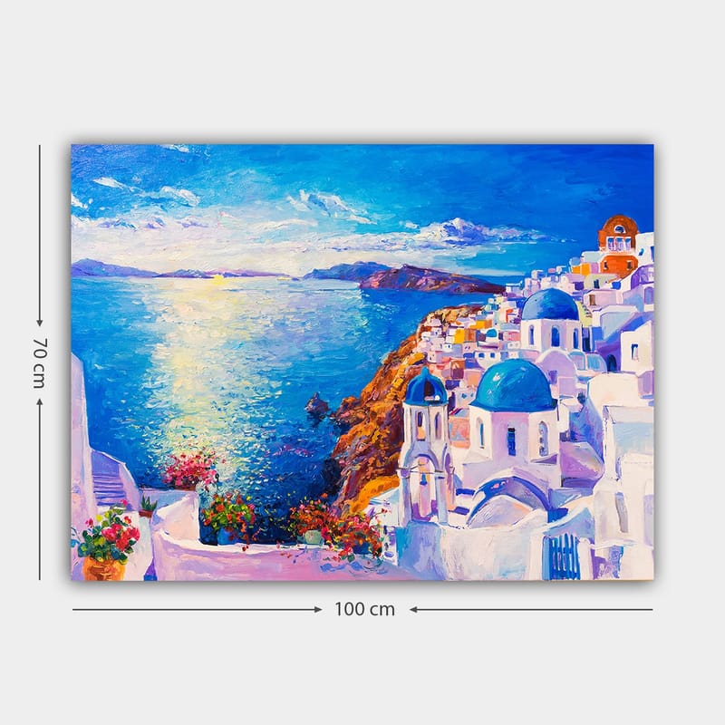 Canvastavla 70x100 cm - Färgstark vy över en grekisk kuststad med vita byggnader och blå kupoler som sträcker sig mot havet - Blå / Vit / Orange - Inredning - Tavlor & konst - Canvastavlor