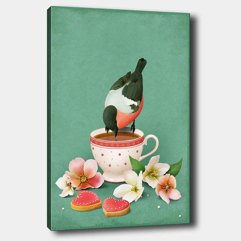 Canvastavla 70x100 cm - Fågel som dricker ur en kopp omgiven av blommor och hjärtformade kakor - Grön / Rosa / Vit - Inredning - Tavlor & konst - Canvastavlor