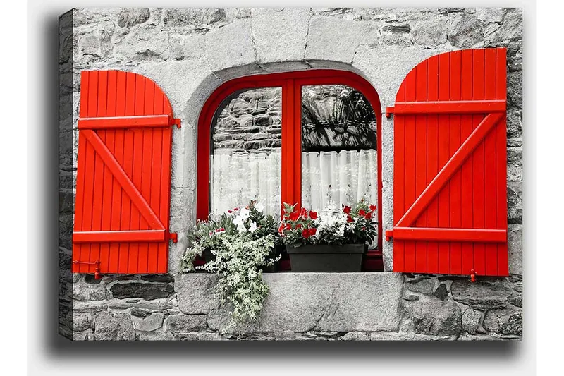 Canvastavla 70x100 cm - Fönster med röda luckor och blommor i en gråstensvägg - Röd / Grå - Inredning - Tavlor & konst - Canvastavlor