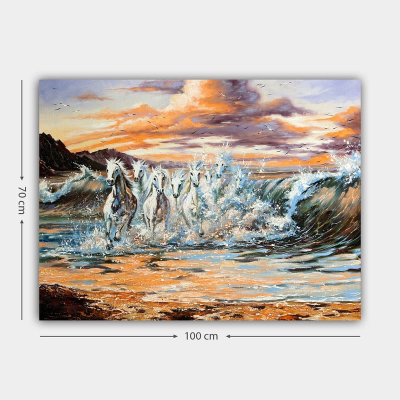 Canvastavla 70x100 cm - Fem vita hästar som galopperar genom vågorna vid solnedgången - Vit / Blå / Orange - Inredning - Tavlor & konst - Canvastavlor