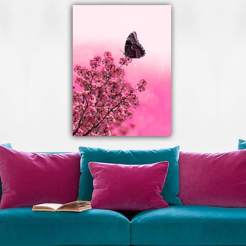 Canvastavla 70x100 cm - Fjäril som sitter på en blommande gren med rosa blommor - Mörk rosa / Ljus rosa / Svart - Inredning - Tavlor & konst - Canvastavlor