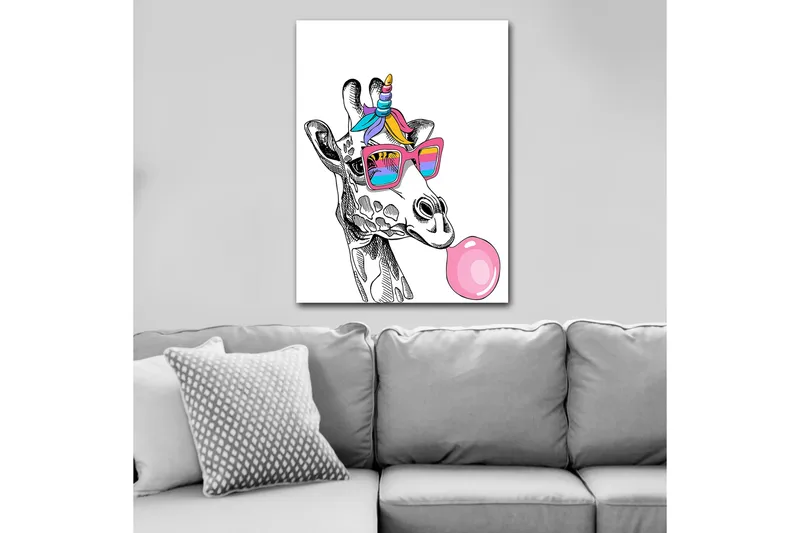 Canvastavla 70x100 cm - Giraff med solglasögon som blåser bubblor - Rosa / Blå / Lila - Inredning - Tavlor & konst - Canvastavlor