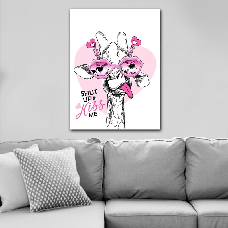 Canvastavla 70x100 cm - Giraff med stora rosa glasögon och en lekfull attityd - Rosa / Svart / Vitt - Inredning - Tavlor & konst - Canvastavlor
