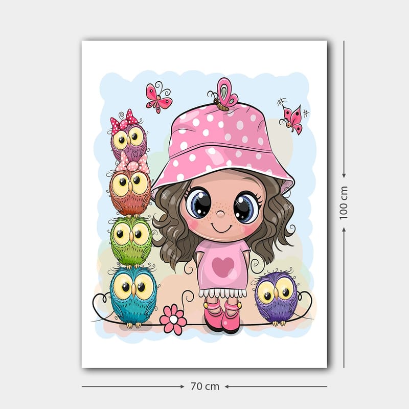 Canvastavla 70x100 cm - Glad flicka med en rosa hatt omgiven av färgglada ugglor och fjärilar - Rosa / Grön / Blå - Inredning - Tavlor & konst - Canvastavlor
